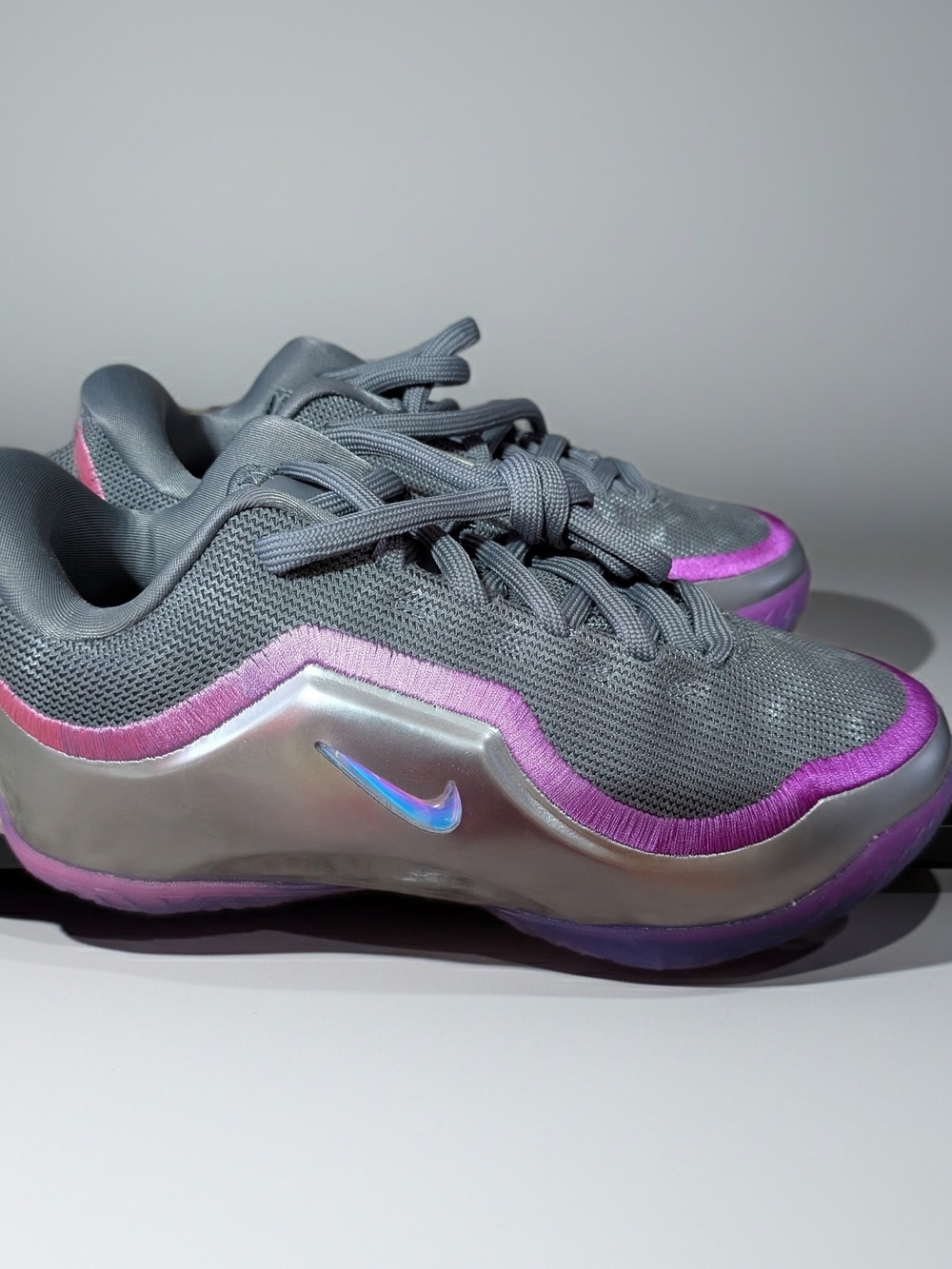 Nike LeBron Bubble Boy Size 4 Youth/5.5 Women's